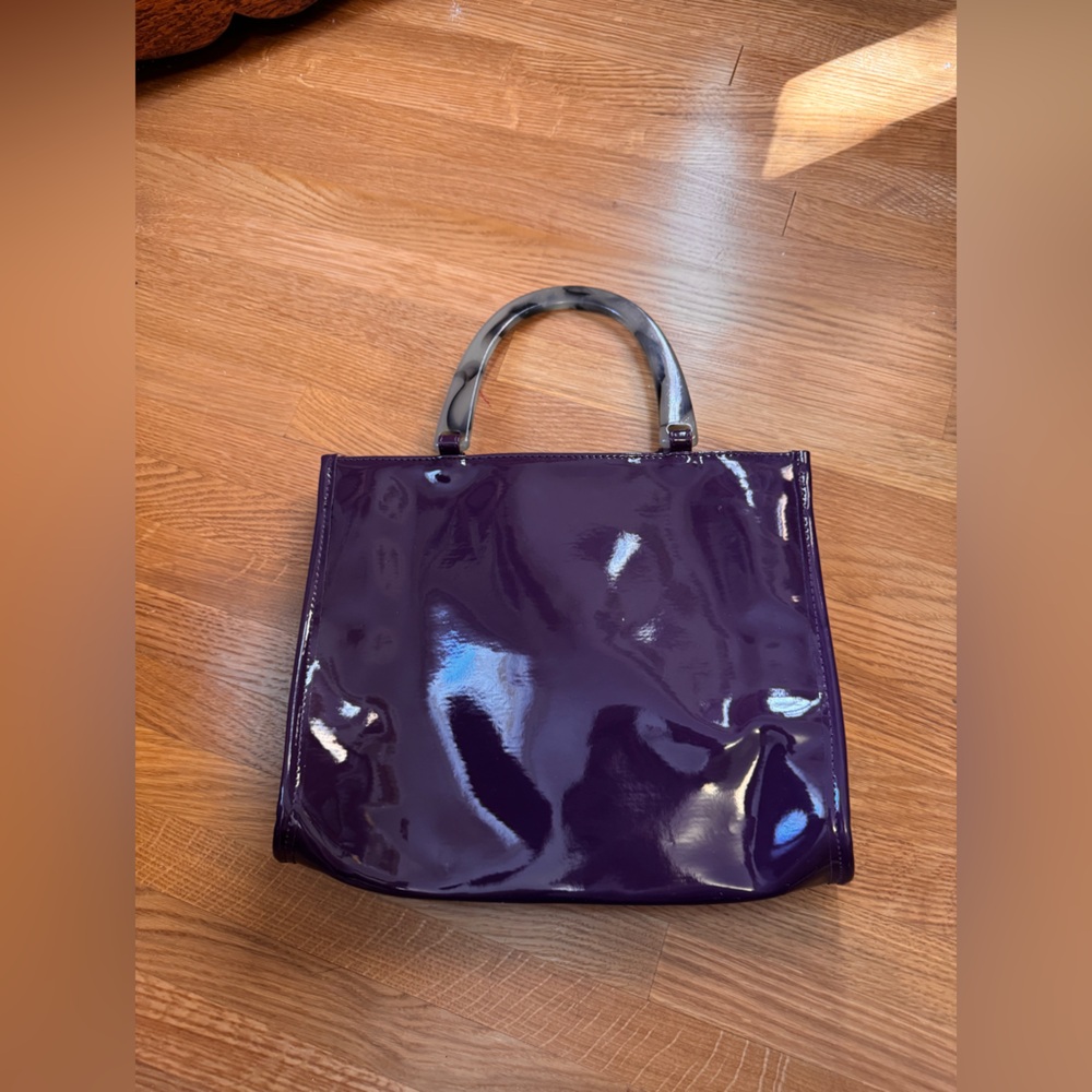 90s does 60s Purple Patent Leather Neiman Marcus Purse w Grey Lucite Strap - Picture 4 of 6